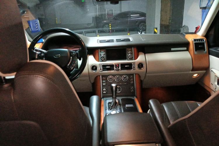 Used Land Rover Range 2012 5.0 NA V8 Center Console