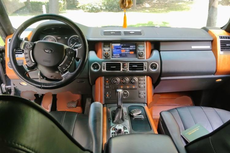 Used Land Rover Range 2012 5.0 NA V8 Center Console
