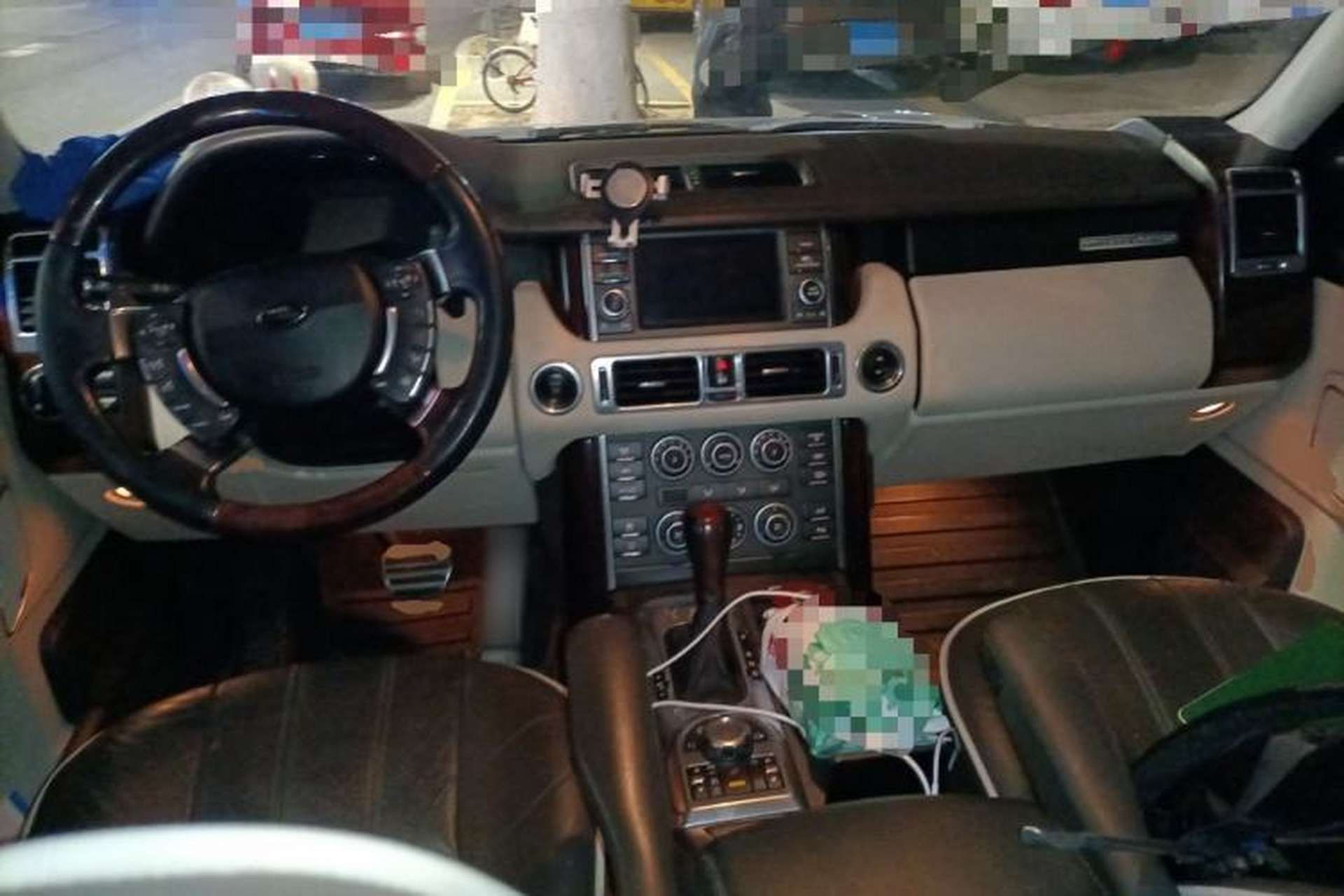 Used Land Rover Range 2012 5.0 SC V8 Center Console