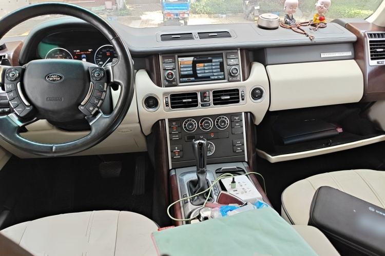 Used Land Rover Range 2012 5.0 NA V8 Center Console