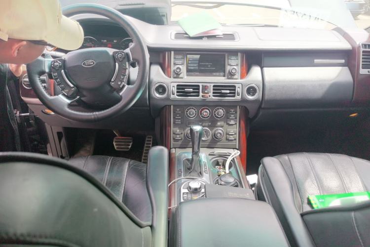 Used Land Rover Range 2012 5.0 SC V8 Center Console