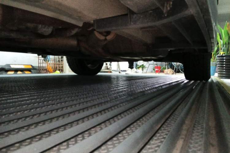 Used Land Rover Range 2012 5.0 NA V8 Chassis Front Left