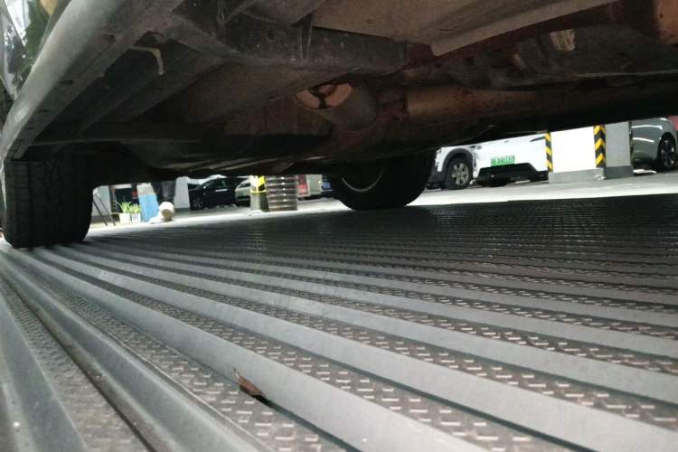 Used Land Rover Range 2012 5.0 NA V8 Chassis Front Right