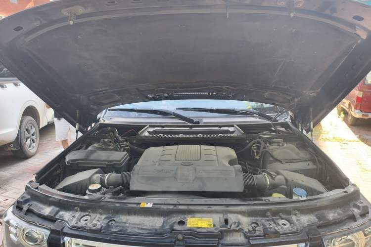 Used Land Rover Range 2012 5.0 NA V8 Engine Bay