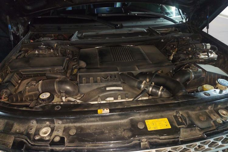 Used Land Rover Range 2012 4.4 TDV8 Engine Bay