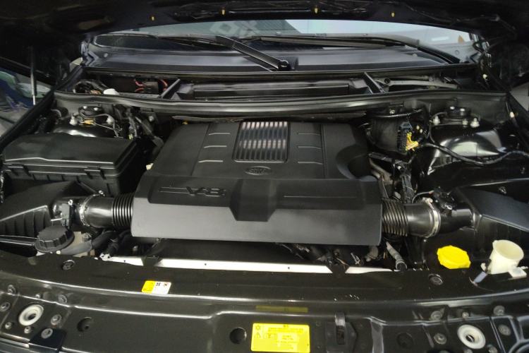 Used Land Rover Range 2012 5.0 NA V8 Engine Bay
