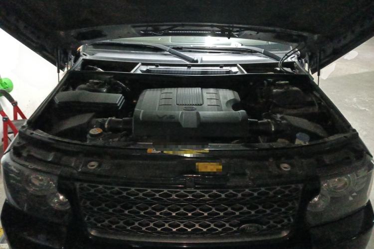 Used Land Rover Range 2012 5.0 NA V8 Engine Bay