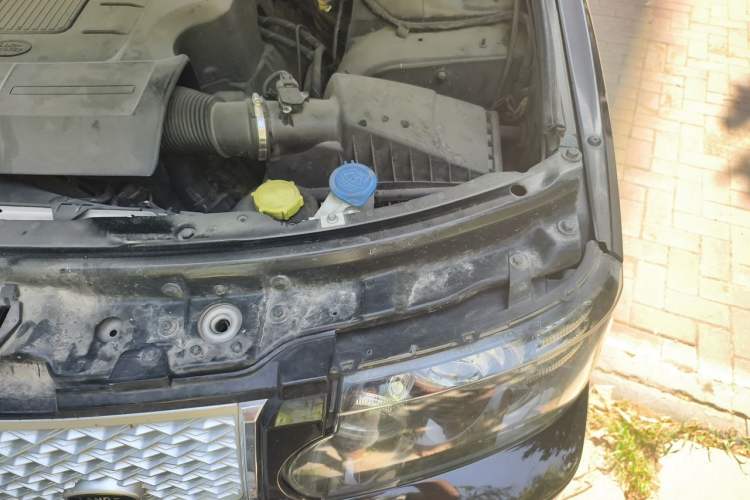 Used Land Rover Range 2012 5.0 NA V8 Engine Bay Left
