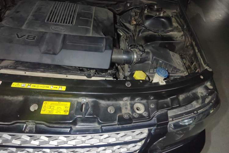 Used Land Rover Range 2012 5.0 NA V8 Engine Bay Left