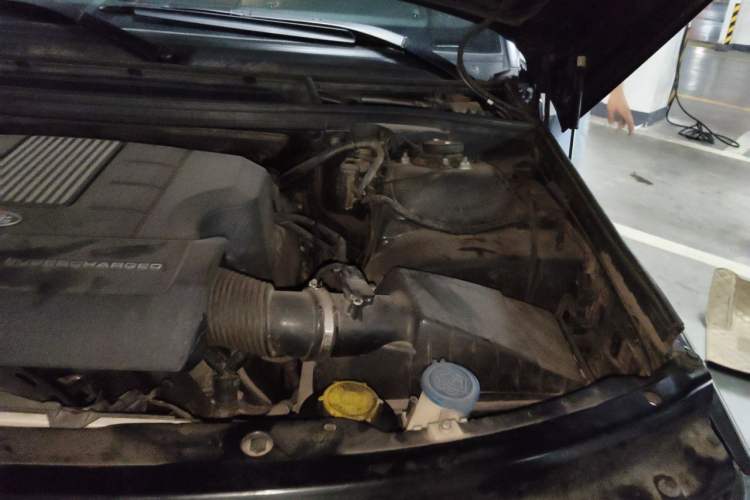 Used Land Rover Range 2012 5.0 SC V8 Engine Bay Left