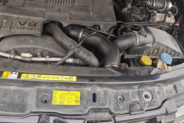 Used Land Rover Range 2012 4.4 TDV8 Engine Bay Left