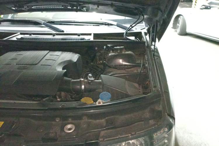 Used Land Rover Range 2012 5.0 NA V8 Engine Bay Left