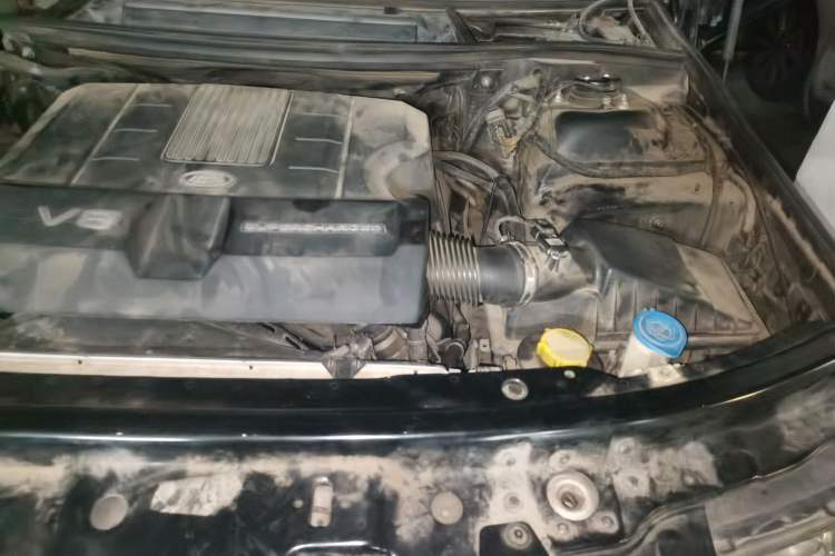 Used Land Rover Range 2012 5.0 SC V8 Engine Bay Left