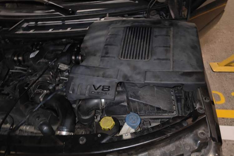 Used Land Rover Range 2012 4.4 TDV8 Engine Bay Left
