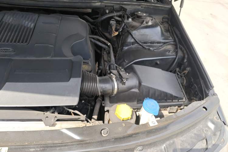 Used Land Rover Range 2012 5.0 NA V8 Engine Bay Left