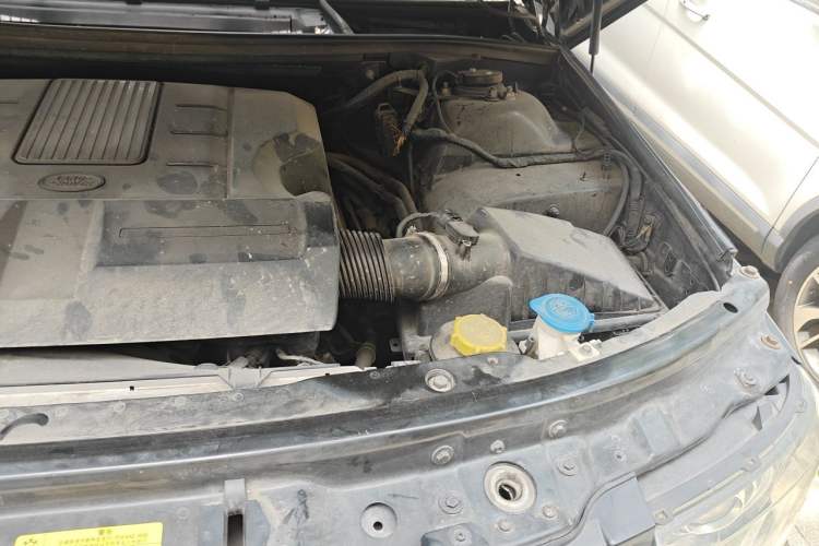Used Land Rover Range 2012 5.0 NA V8 Engine Bay Left