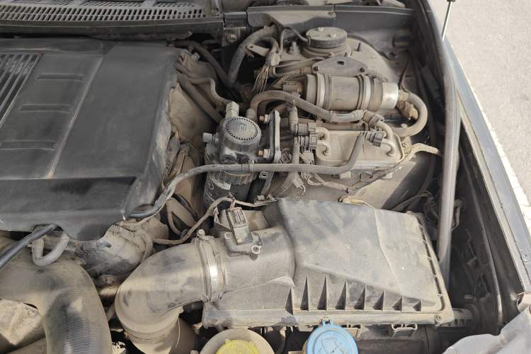 Used Land Rover Range 2012 4.4 TDV8 Engine Bay Left