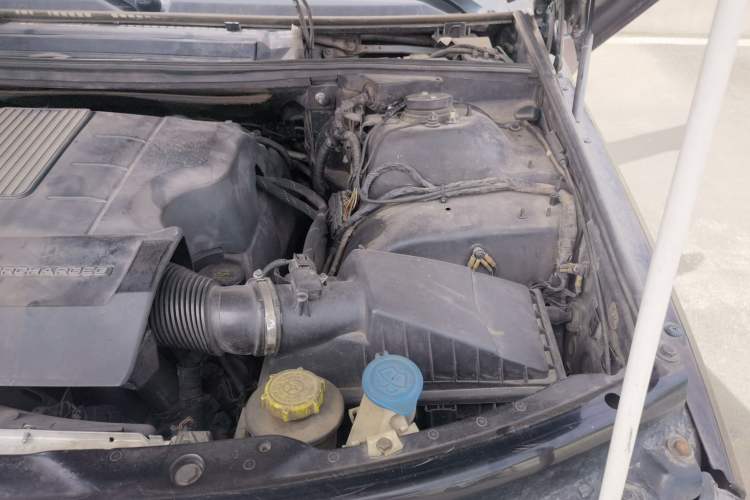 Used Land Rover Range 2012 5.0 SC V8 Engine Bay Left