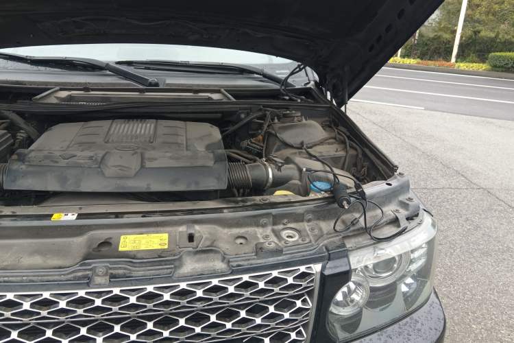 Used Land Rover Range 2012 5.0 NA V8 Engine Bay Left