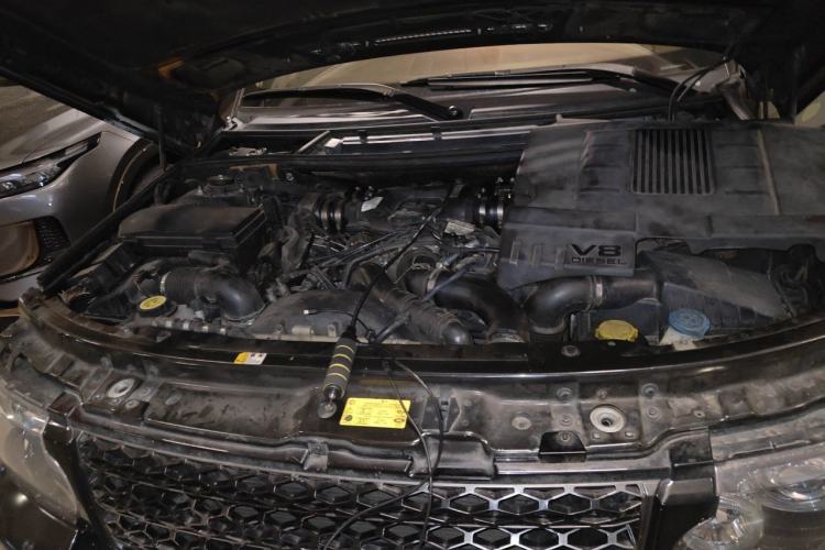 Used Land Rover Range 2012 4.4 TDV8 Engine Bay