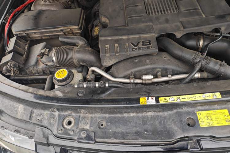 Used Land Rover Range 2012 4.4 TDV8 Engine Bay Right