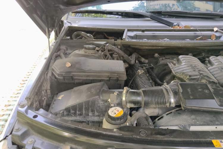 Used Land Rover Range 2012 5.0 NA V8 Engine Bay Right