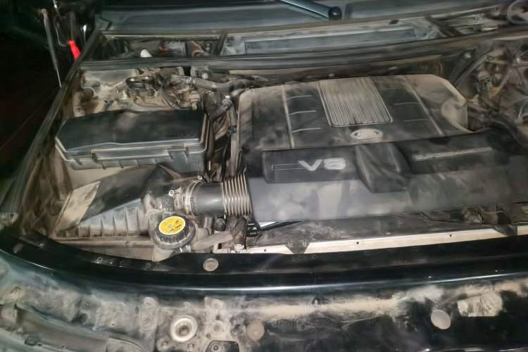 Used Land Rover Range 2012 5.0 SC V8 Engine Bay Right