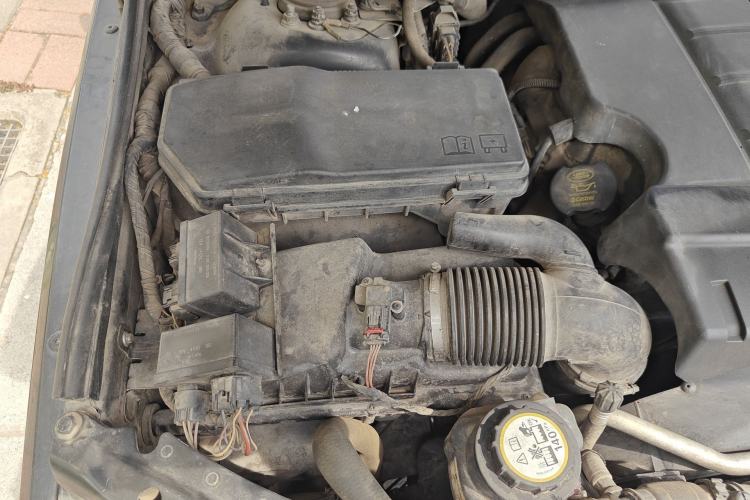 Used Land Rover Range 2012 4.4 TDV8 Engine Bay Right