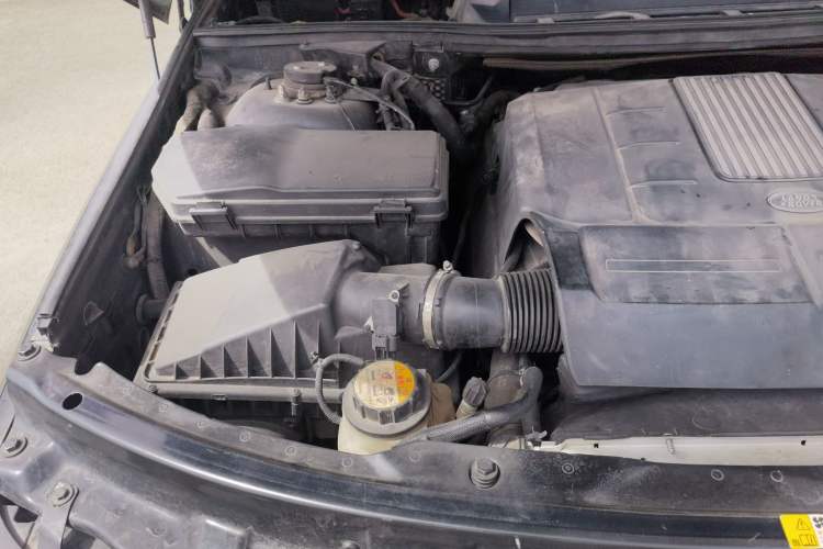 Used Land Rover Range 2012 5.0 SC V8 Engine Bay Right