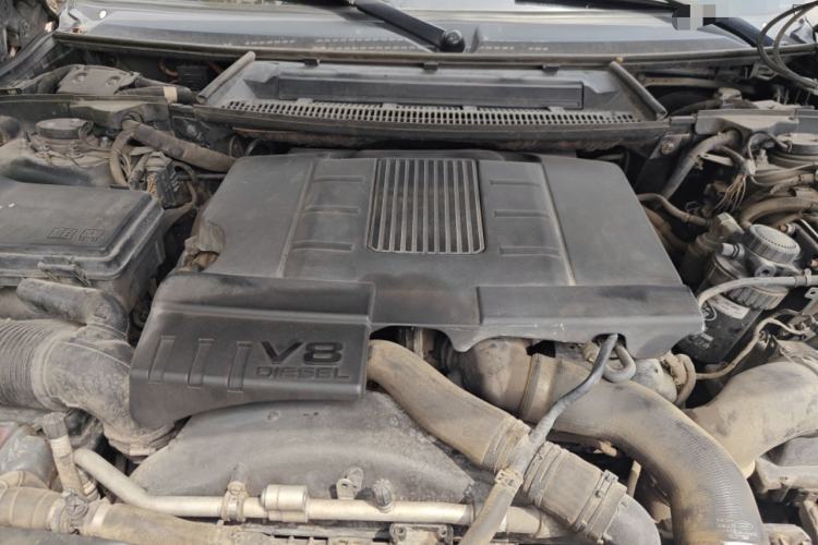Used Land Rover Range 2012 4.4 TDV8 Engine Bay