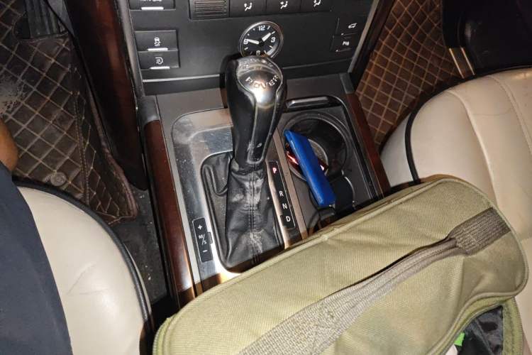 Used Land Rover Range 2012 5.0 NA V8 Gear Lever