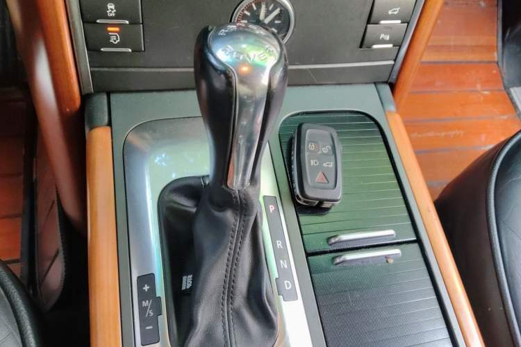 Used Land Rover Range 2012 5.0 NA V8 Gear Lever