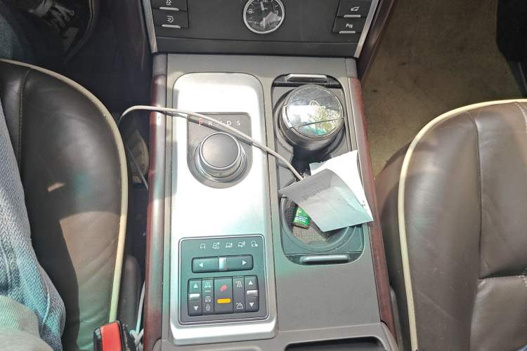 Used Land Rover Range 2012 4.4 TDV8 Gear Lever