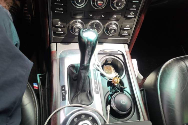Used Land Rover Range 2012 5.0 SC V8 Gear Lever