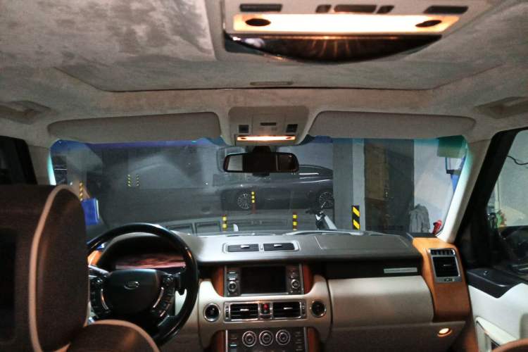 Used Land Rover Range 2012 5.0 NA V8 Headliner
