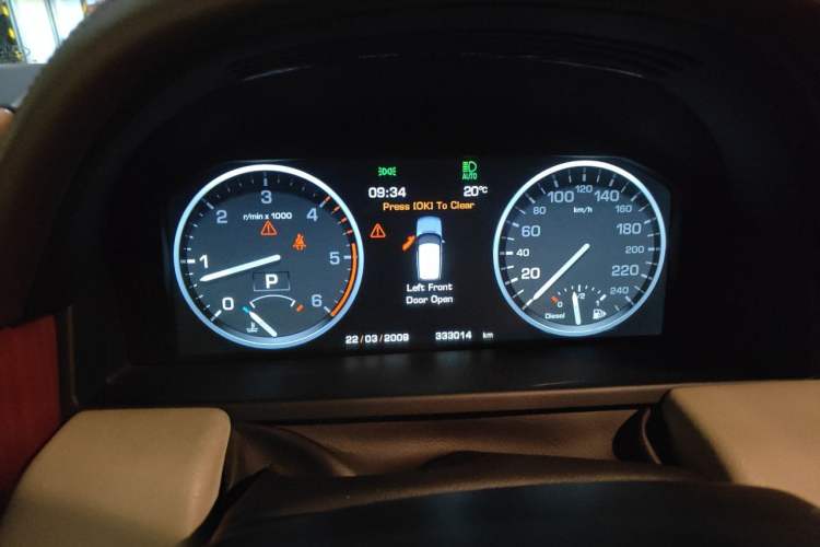 Used Land Rover Range 2012 4.4 TDV8 Instrument Cluster