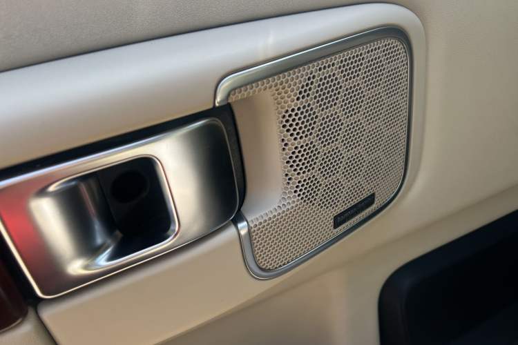 Used Land Rover Range 2012 5.0 NA V8 Interior 8