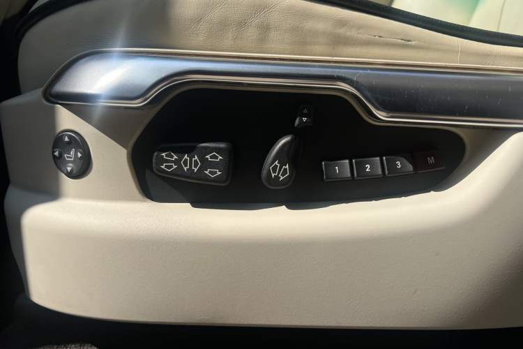Used Land Rover Range 2012 5.0 NA V8 Interior 9