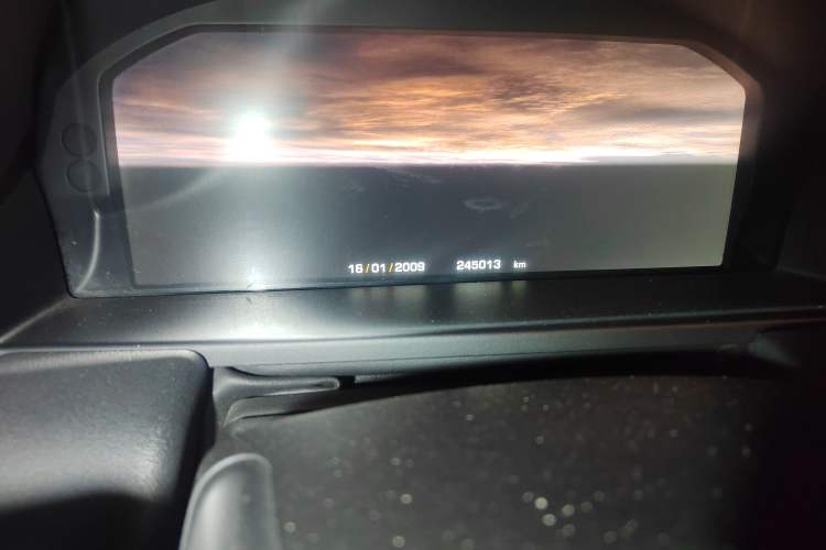 Used Land Rover Range 2012 5.0 NA V8 Odometer Close Up