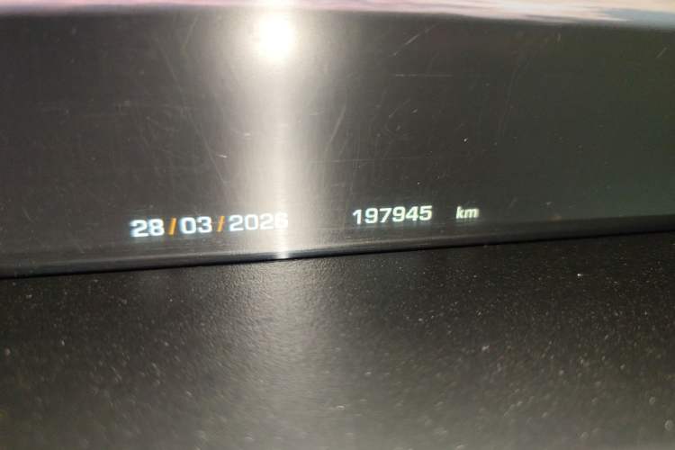 Used Land Rover Range 2012 4.4 TDV8 Odometer Close Up