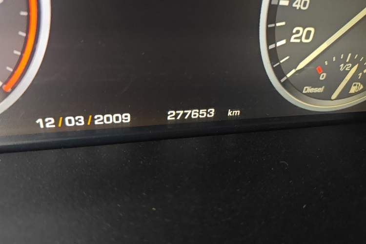 Used Land Rover Range 2012 4.4 TDV8 Odometer Close Up