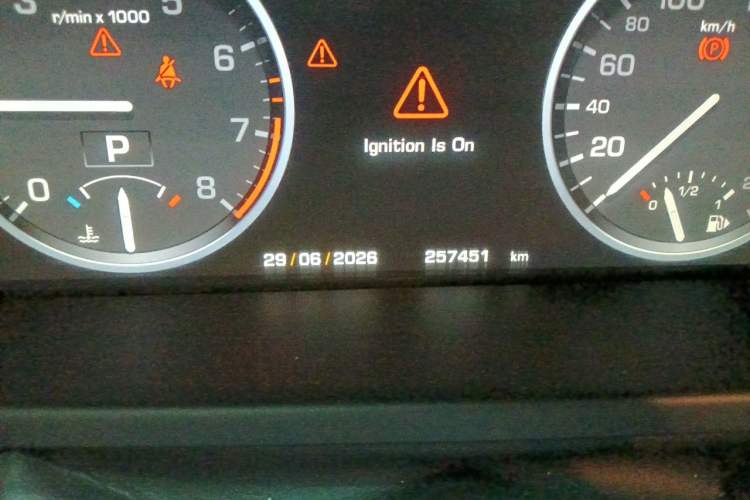 Used Land Rover Range 2012 5.0 NA V8 Odometer Close Up