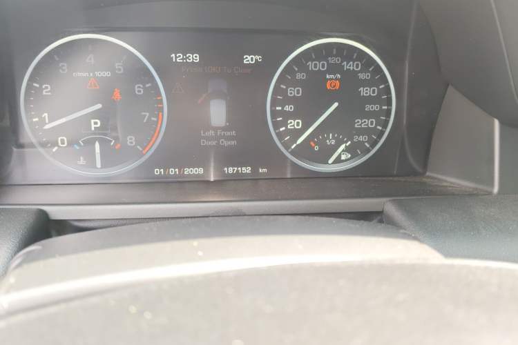 Used Land Rover Range 2012 5.0 NA V8 Odometer Close Up