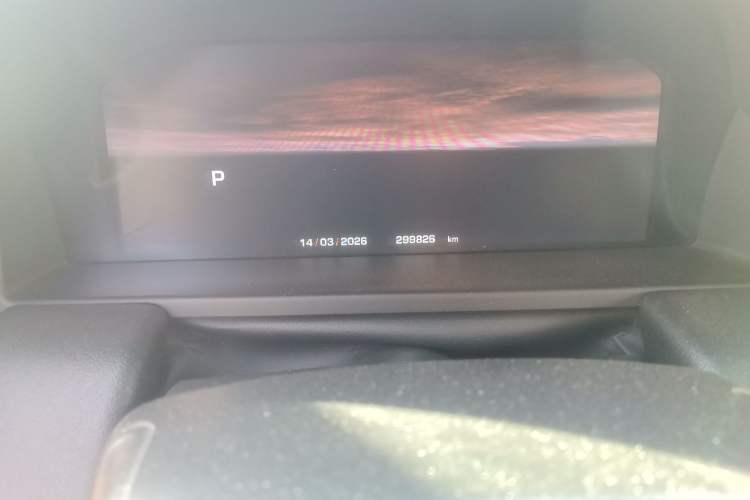 Used Land Rover Range 2012 5.0 NA V8 Odometer Close Up