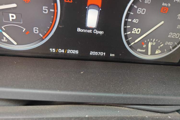Used Land Rover Range 2012 4.4 TDV8 Odometer Close Up