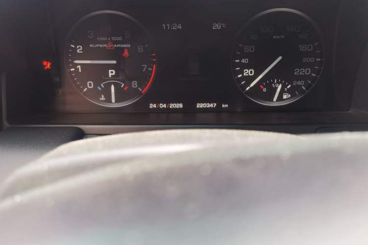 Used Land Rover Range 2012 5.0 SC V8 Odometer Close Up