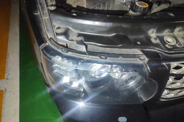 Used Land Rover Range 2012 5.0 NA V8 Right Front Headlight