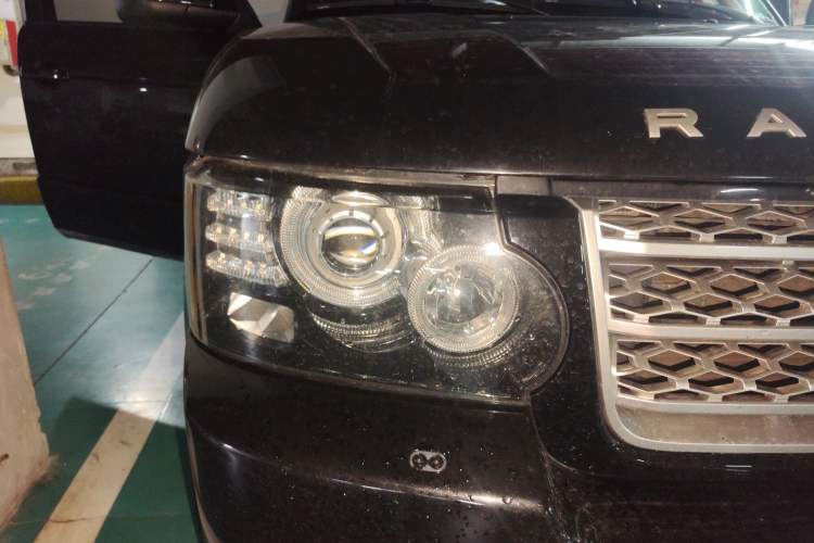 Used Land Rover Range 2012 4.4 TDV8 Right Front Headlight