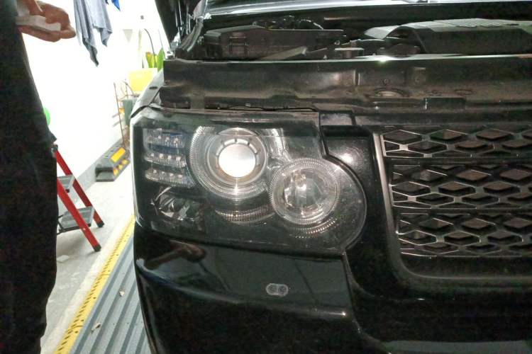 Used Land Rover Range 2012 5.0 NA V8 Right Front Headlight