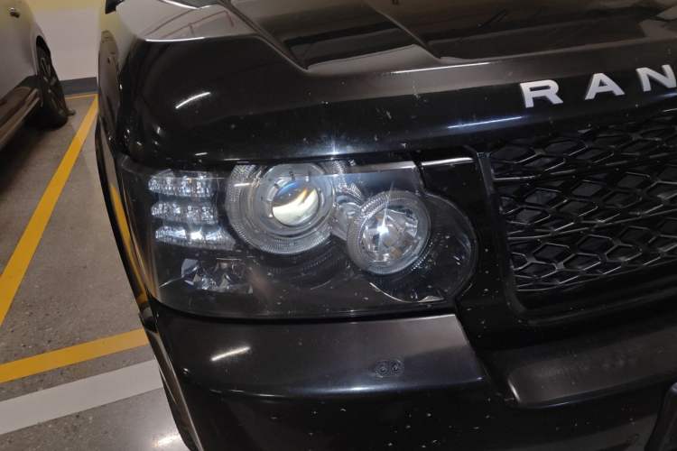 Used Land Rover Range 2012 4.4 TDV8 Right Front Headlight